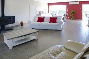 Maisons de vacances Pretty holiday home with garden and private pool, Gabian : photos des chambres