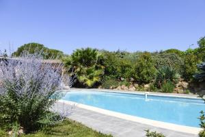 Maisons de vacances Pretty holiday home with garden and private pool, Gabian : Maison de Vacances 3 Chambres 