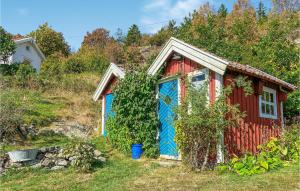 4 Bedroom Cozy Home In Ellös