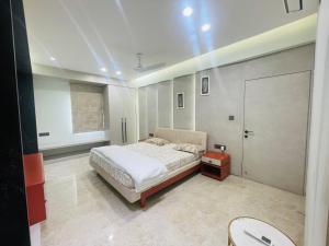 Woodlands Apartment- Fully furnished Luxury Apt