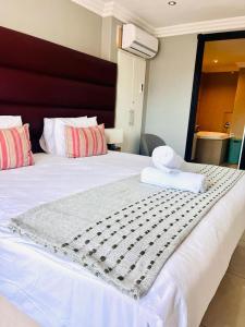 The Sails Penthouse with Private Rooftop Pool