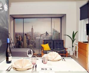 Trendy & Cozy Apartment at Heroes Square