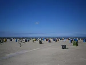 Strandnahes-Ferienhaus-Nessmersiel - Несмерсіль