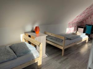 Cozy Apartment next Outlet Center & Airport with Pool & Garden