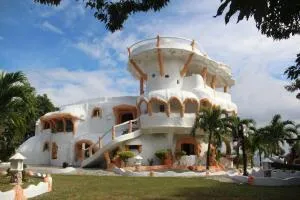 Flintstone cave house - Catanauan
