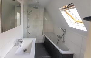 3 Bedroom Beautiful Home In Gramsbergen