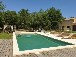Mas de la Chêneraie Blanche, Maison de vacances avec piscine en Luberon