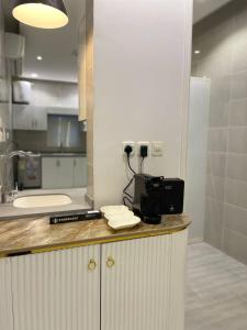 شقة فندقية علوية داخل فيلا سكنية حي الرمال دخول ذاتي