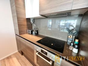 Light & Lovely in Canberras CBD - 1BR Apt wCarsp