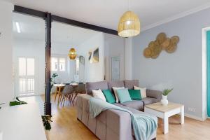 Bright flat Rosaleda