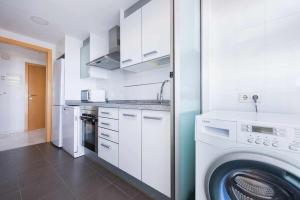 Skyline 14 Large and sunny all-day balcony with stunning sea views