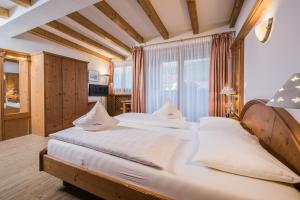 Double or Twin Room with Mountain View room in Hotel Alp Cron Moarhof