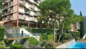 Camera privata nell'appartamento in zona residenziale con 2 piscine - Gravero