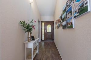 E&T apartments with a beautiful pool