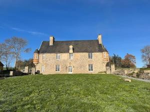 Manoir 17eme siècle en pleine campagne