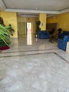 Heart of Puerto Banus newly renavated Free parking , WIFi ,Pool,Gym,Padel court