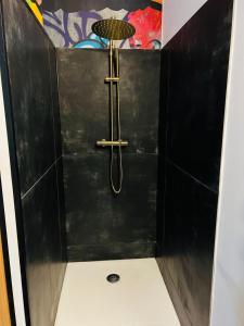 Capsule Street Art - Sauna- Jacuzzi - Playstation 5 - Billard - Netflix - Home cinéma - Terrasse