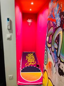 Appartements Capsule Street Art - Sauna- Jacuzzi - Playstation 5 - Billard - Netflix - Home cinema - Terrasse : photos des chambres