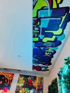 Appartements Capsule Street Art - Sauna- Jacuzzi - Playstation 5 - Billard - Netflix - Home cinema - Terrasse : photos des chambres