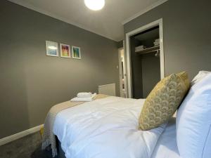 3 BDR Flat By Caledonia Luxe Stays Short Lets & Serviced Accommodation Coatbridge