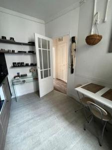 Appartements Paris Champs Elysees direct!Metro 13/Asnieres/Seine : photos des chambres