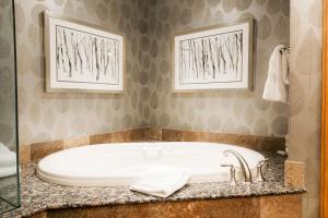 Premium Luxury One Bedroom with Hot Tub apartment hotel