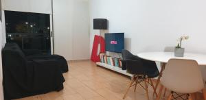 LINAS HOME & POOL - Breakbooking CY