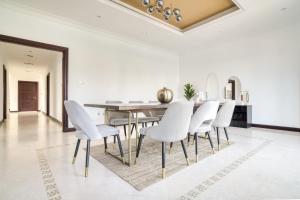 Stella Stays Brilliant 4 BDR Palm Villa Beach Private Pool