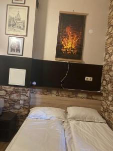 Boutique & artistic 3 bedroom apartment.