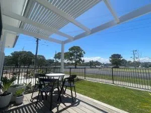 Quarterdeck Lakes Entrance 2br *Waterfront* Apartment - Kalimna