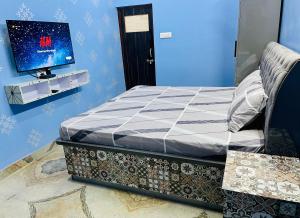 Smart Stays - MMMUT College - GKP Airport