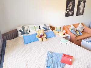 26 condo with pool opposite the train station, near old city and Nimman