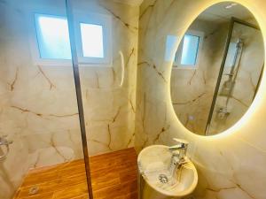 Manchester Regency - 2BR Apartment in Dubai Marina