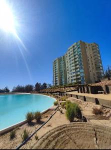 Maravilloso Depto 2D2B en Condominio LagunaMar con Vista Hermosa a la Laguna Estacionamiento y Piscina