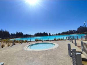 Maravilloso Depto 2D2B en Condominio LagunaMar con Vista Hermosa a la Laguna Estacionamiento y Piscina