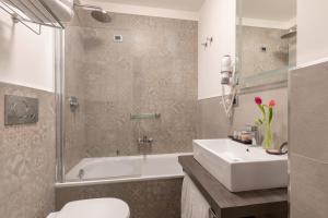 Junior Suite room in Navona Essence Hotel