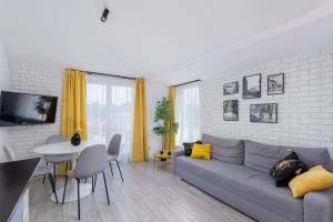 Aron Residence