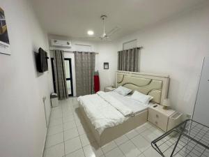 Low Priced New Residential Rooms for Men Guests near DAFZA Metro Station