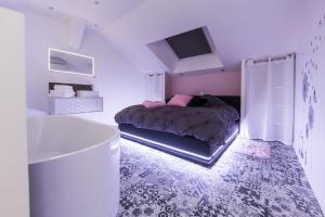 Love hotels Lasuite55 : Suite Lit King-Size avec Baignoire Spa