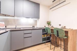 Apartamento reformado y tranquilo junto a Gran Vía