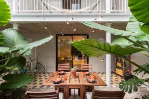 FLH Intendente Mezzanine with Interior Pateo