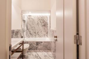 FLH Downtown Marble Apartment