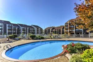 Waterfront Port Clinton Condo with Pool Access! - Marblehead