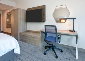 Standard Room room in Holiday Inn Express & Suites North Dallas at Preston an IHG Hotel