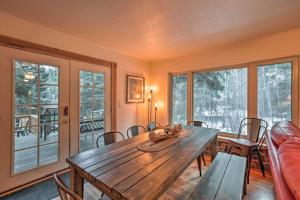 Forest-View Creekside Cabins with 4 Acres!