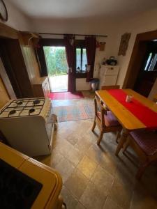 Maľovaná drevenička v Čičmanoch