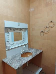 Seu Apto na Praia da Costa 13 Barato Completo TV Geladeira Fogão Ar Cond Local Excelente Centro