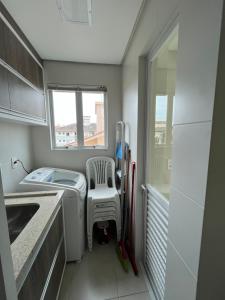 Apto de 3 quartos na Praia de Palmas, com garagem