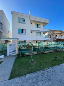 Apto de 3 quartos na Praia de Palmas, com garagem