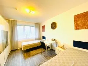 HannoverMesseApartment 2 bedroom, Balcony with garden view - Laatzen